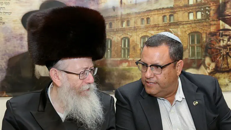 Moshe Leon hosted by Health Minister Yaakov Litzman