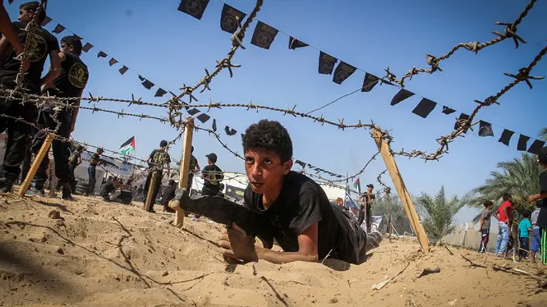 Hamas boy terrorist practices warfare in Gaza