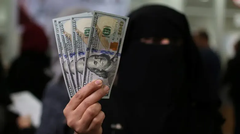 Hamas employee after receiving her salary paid by Qatar