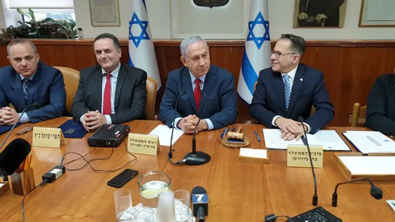 Netanyahu at cabinet meeting, today