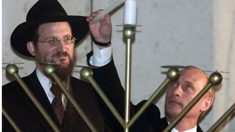 Putin lights shammash with Rabbi Lazar