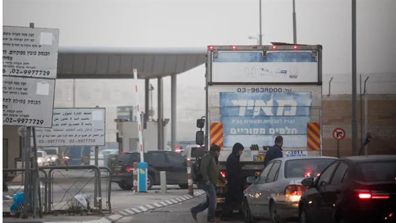 Qalandiya crossing