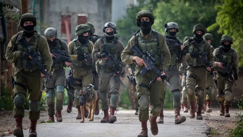 IDF soldiers during raid in Arab village in Samaria