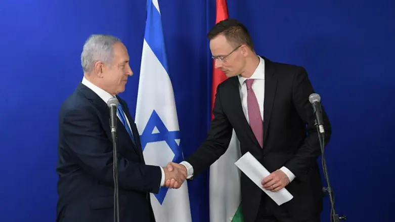Netanyahu and Hungarian Foreign Minister Peter Szijjarto