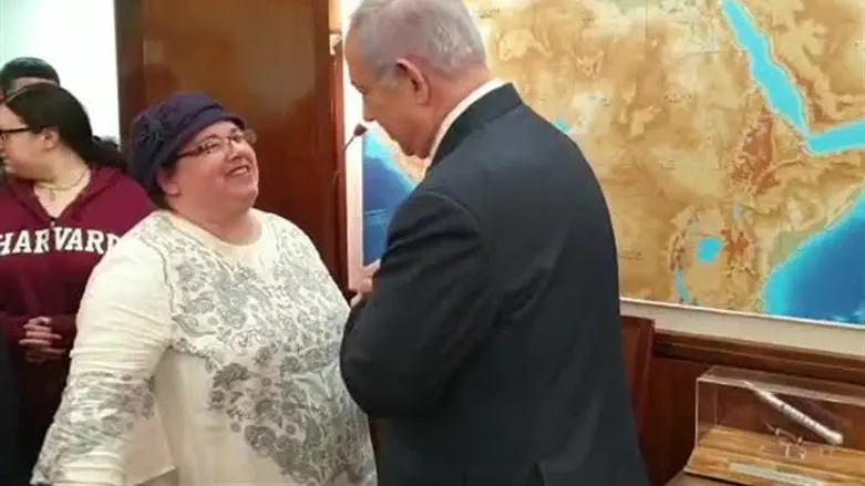 Netanyahu with sister of Zachary Baumel