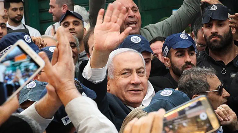 Binyamin Netanyahu visits Hatikva Market in Tel Aviv ahead of 2019 elections