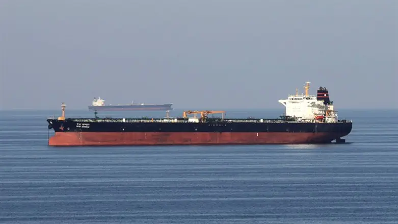 Oil tankers pass through Strait of Hormuz