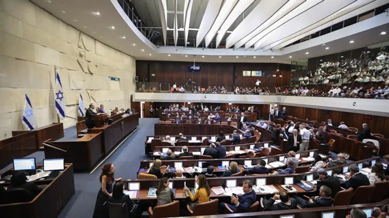 Knesset plenum votes on dissolving gov't