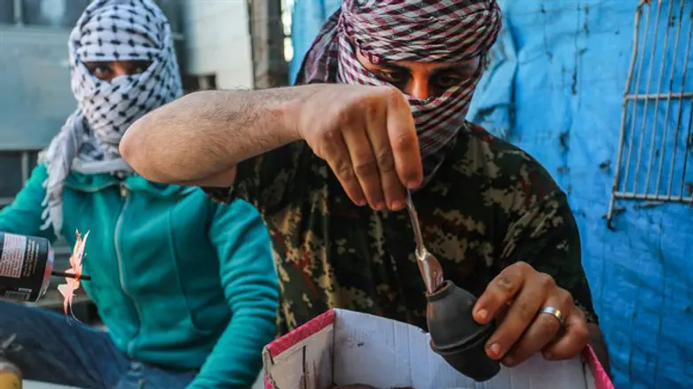 Muslims prepare explosive device