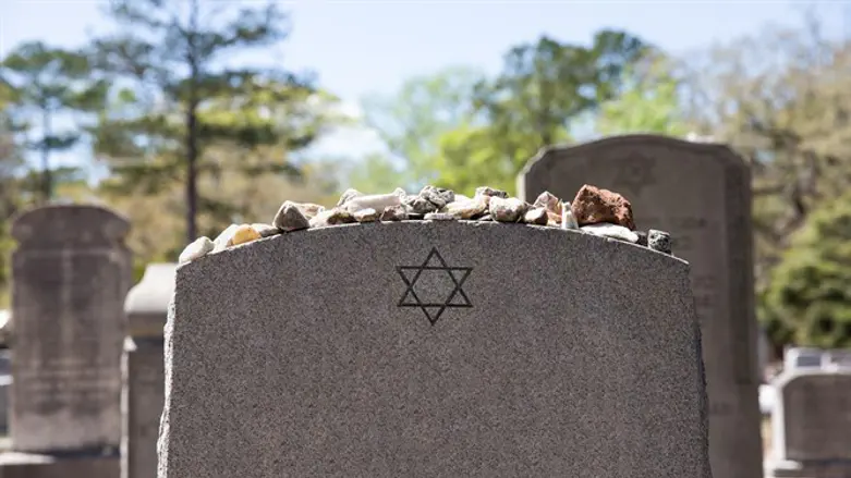 Headstone at Jewish cemetery (illustration)
