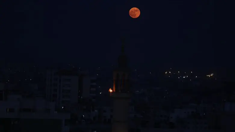 Rocket launch from Gaza (archive)