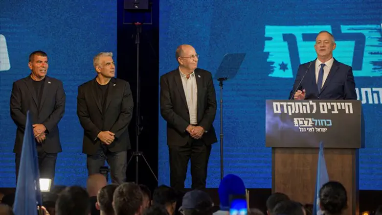 Heads of Blue and White, before the breakup