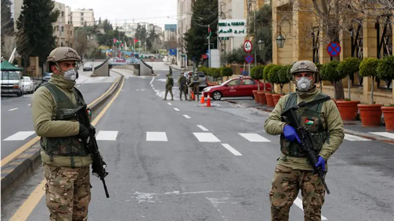 Jordanian army members enforce nationwide curfew