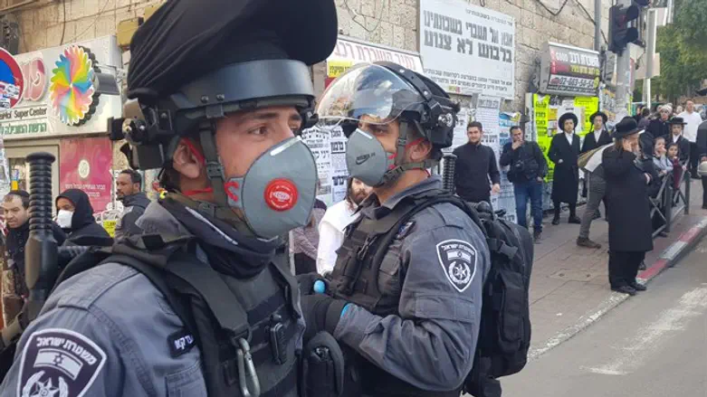 Police in Mea Shearim