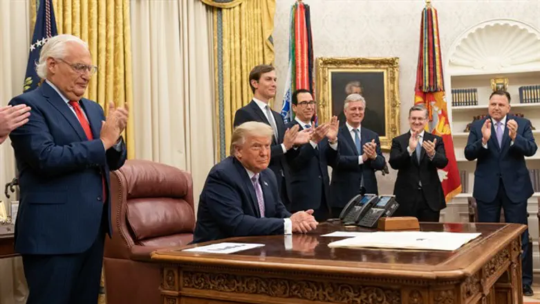 Trump presents the Abraham Accords