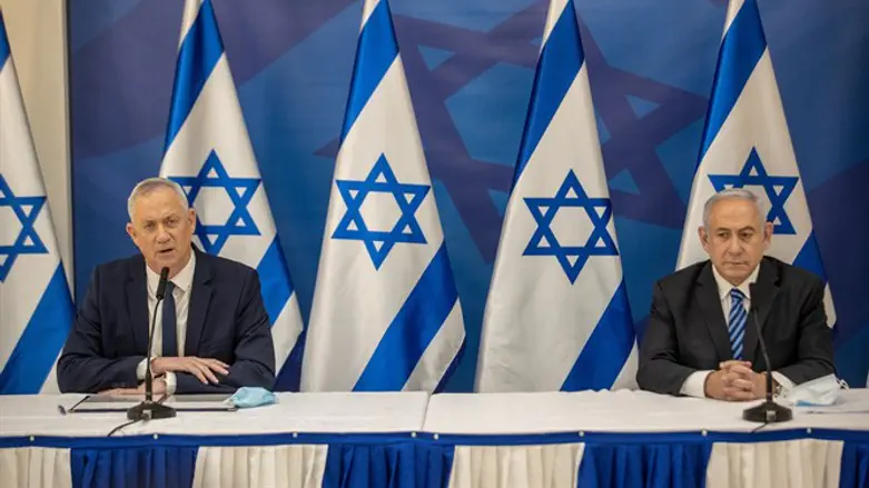 Benny Gantz (left) and PM Netanyahu