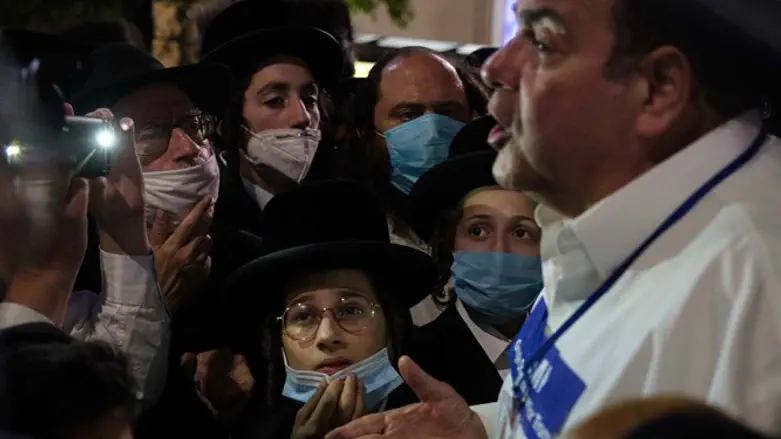 Heshy Tischler leads anti-lockdown protest in Brooklyn