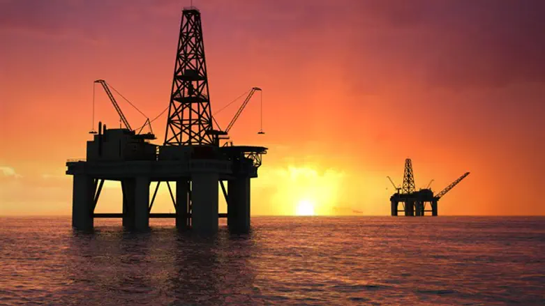 Offshore oil rig oil platform