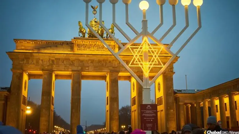 Chabad menorah near Brandenburg Gate in 2016