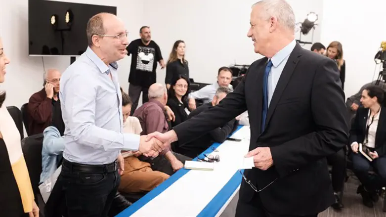 Benny Gantz (r.) and Avi Nissenkorn, in more comradely times