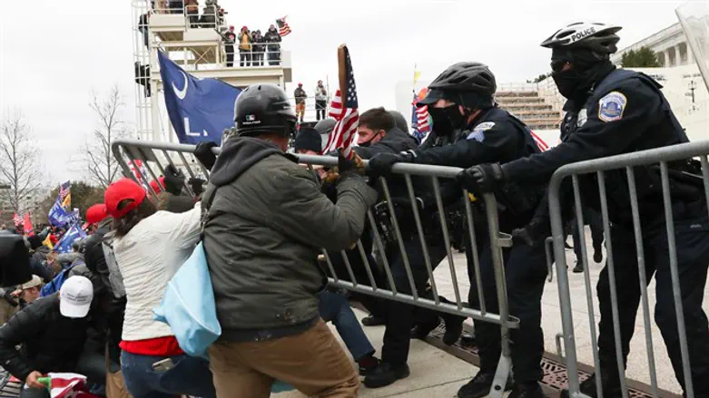 Trump supporters clash with police in Washington