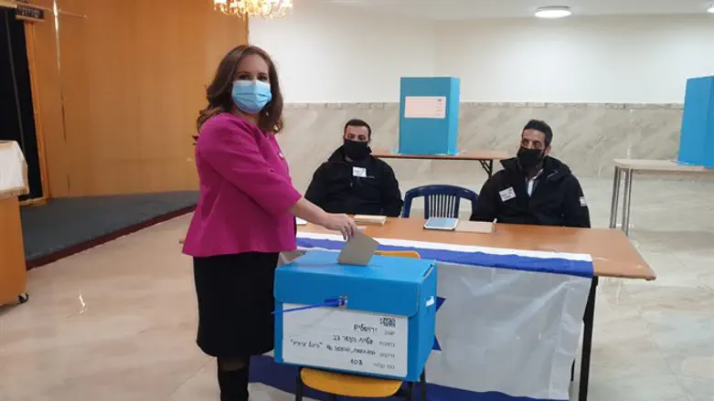 Hagit Moshe votes
